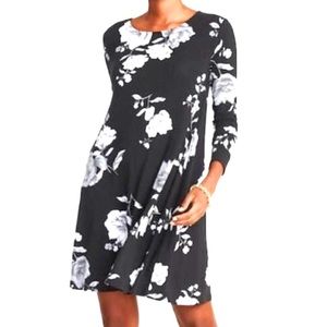 NWT Old Navy Black/White Floral Swing Dress. Size L